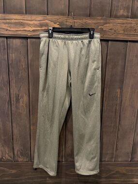 Nike Men’s grey Sweatpants with Black Swoosh therma-fit